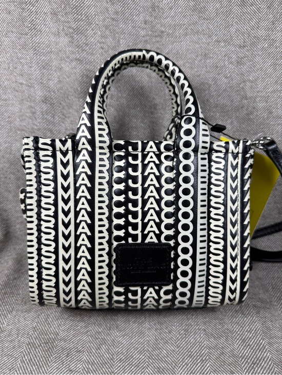 Marc Jacobs Handbags - Marc Jacobs Monogram Leather Crossbody Tote Bag in White & Black